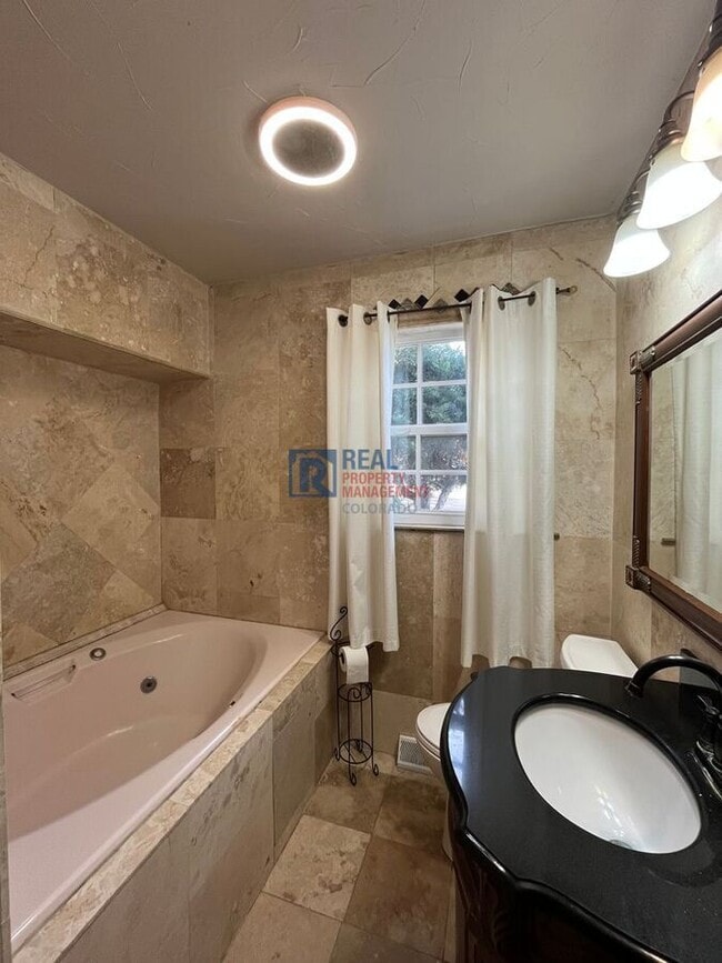 Building Photo - 1470 S Quitman St