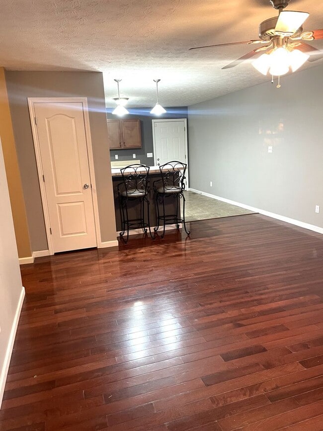 Building Photo - 2138 Bernhurst Dr