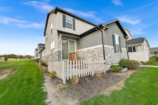 Building Photo - 2147 Kimber Ln