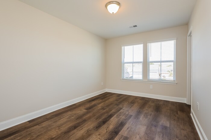 Building Photo - 224 Eagles Cliff Dr