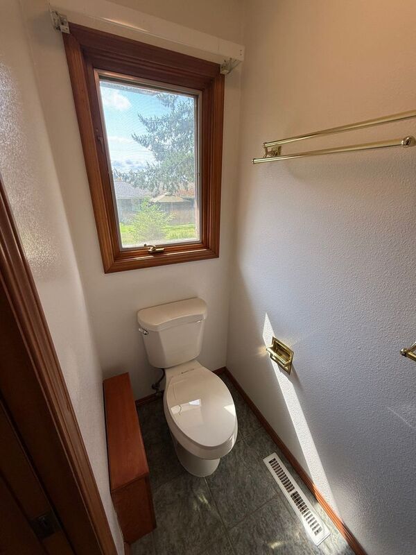 Building Photo - 460 SE Conifer Pl