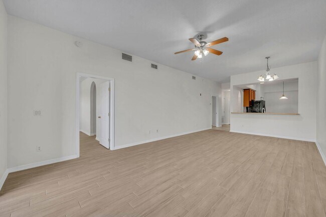 Building Photo - Golf Community Condo