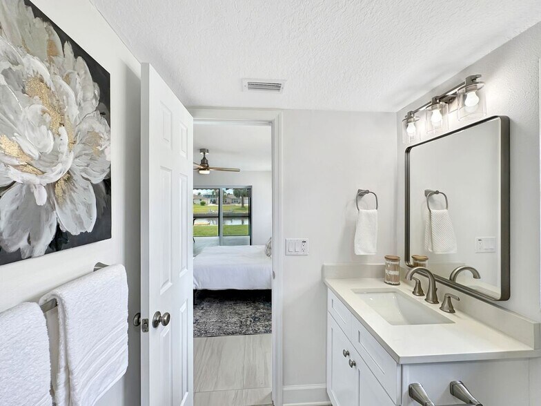 Building Photo - 9907 ISLAND HARBOR Dr