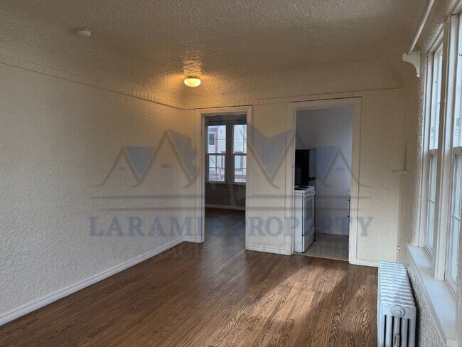 Building Photo - 407 S 5th St