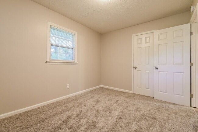 Building Photo - 6970 Richard Ln