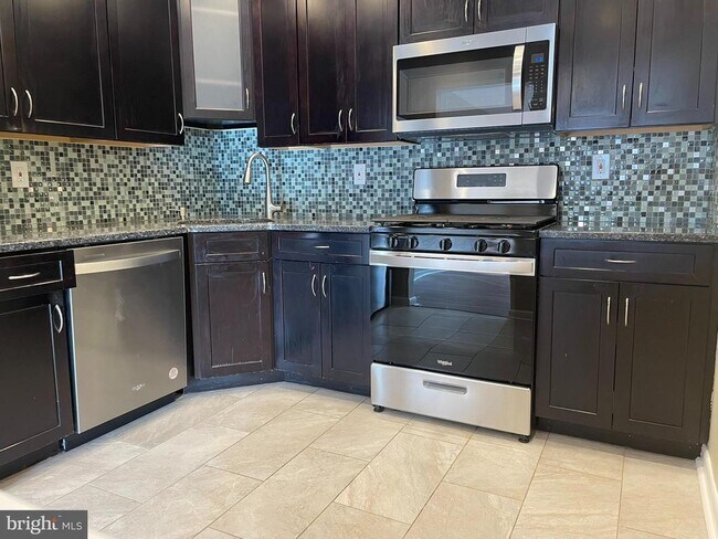 Building Photo - 81 Willow Ct