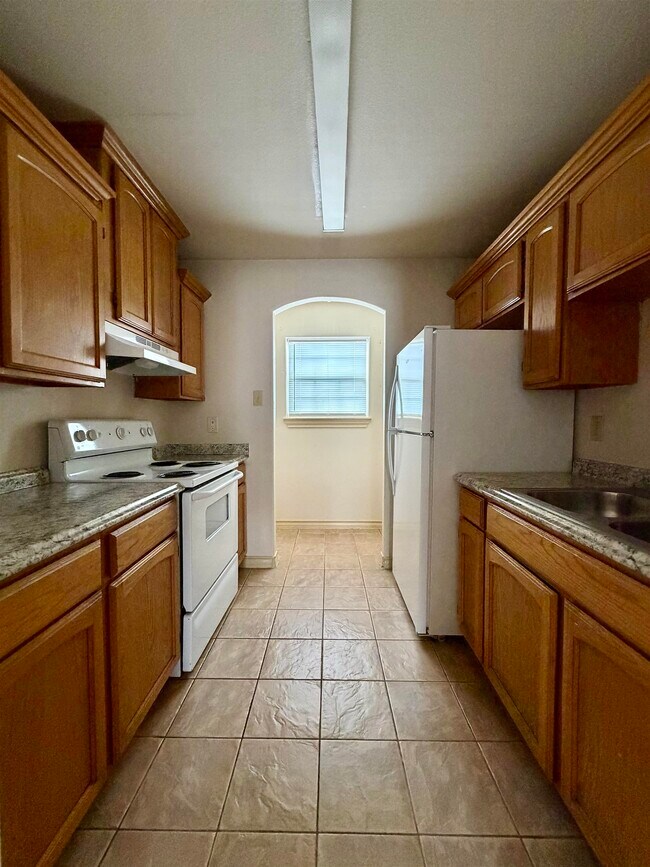 Building Photo - 419 W Eistetter St