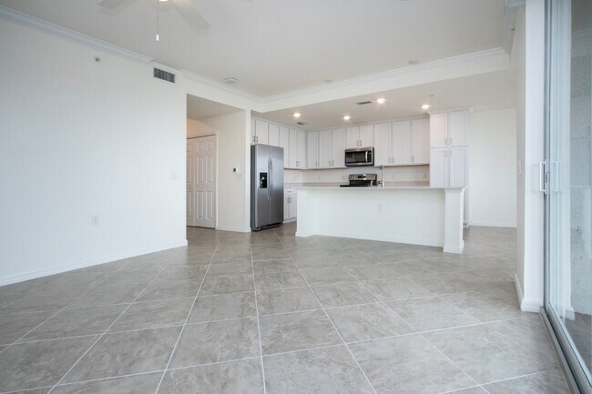 Building Photo - Riverfront Condo - 2 bed - 2 bath for rent
