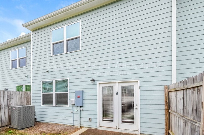 Building Photo - 310 Penn Sta Wy