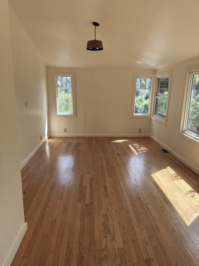 Building Photo - 34 Wreden Ave