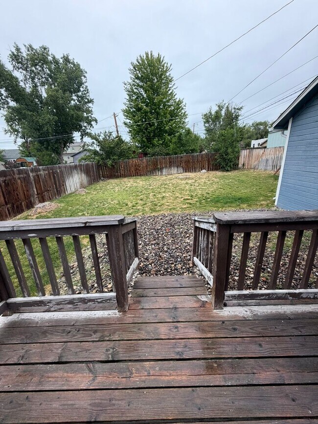 Building Photo - 3 Bedroom, 2 Bathroom Home - Located near Sky Lakes and Oregon Tech!