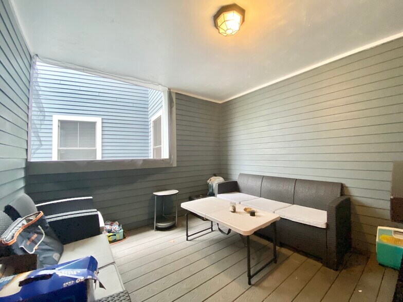 Building Photo - 14 Fern St