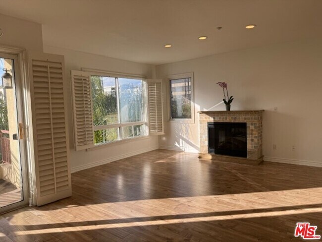 Building Photo - 320 S Willaman Dr