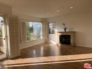 Building Photo - 320 S Willaman Dr