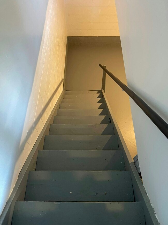 Building Photo - 4161 W Ridge Rd