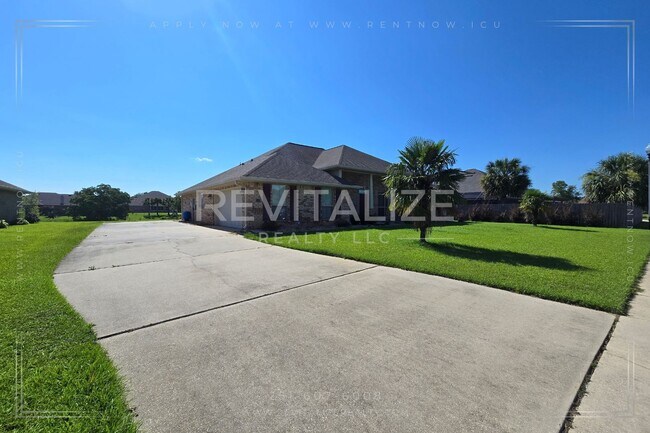 Building Photo - Lakefront Luxury Living in Parish Lakes – Foley, Alabama