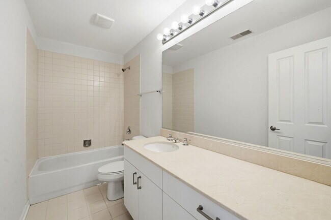 Building Photo - 1156 N Howe St