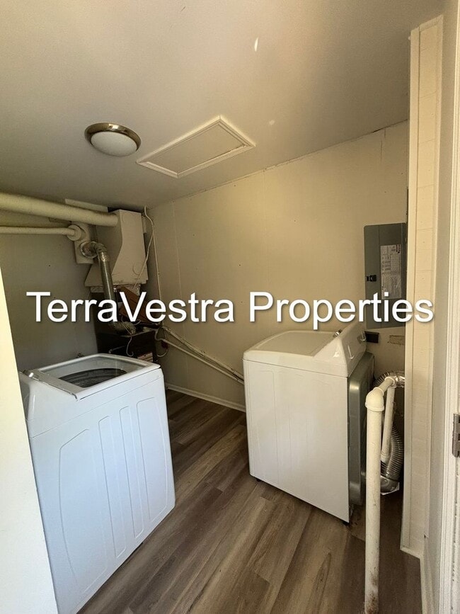 Building Photo - 3 Bed Single Family in Upper Deerfield!