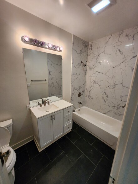 Guest Bath - 2171 W 25th St