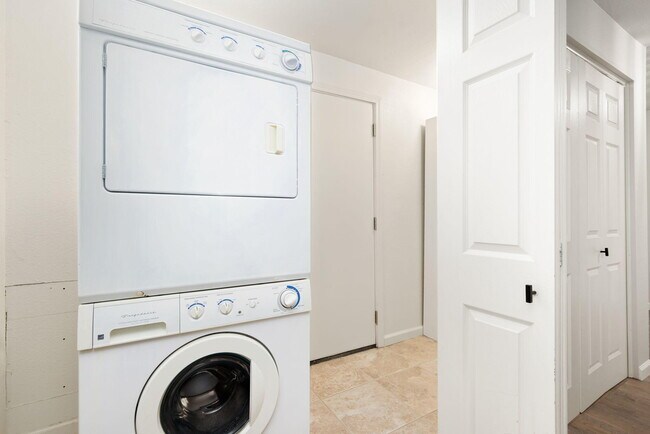 Building Photo - 3713 Cll San Antonio