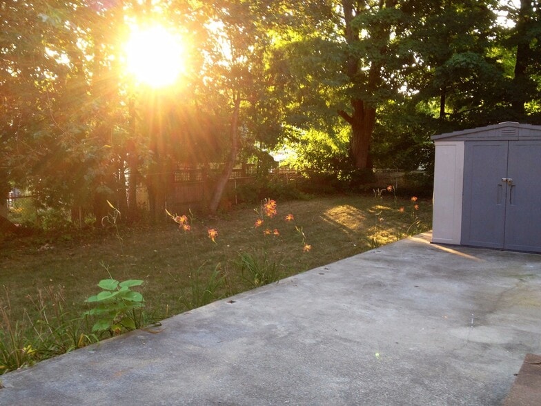 Building Photo - 70 Larch St