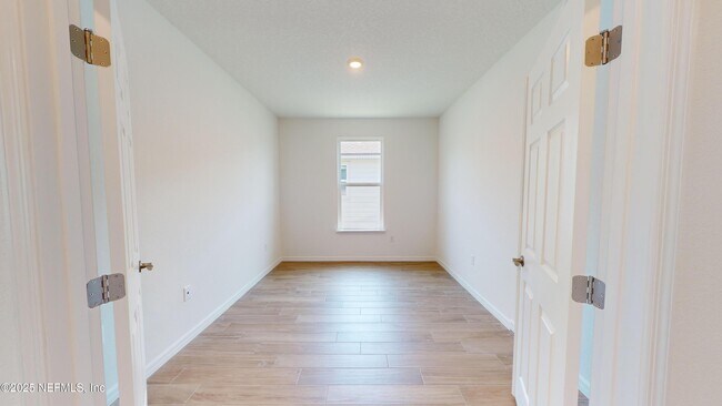 Building Photo - 149 Creek Pebble Dr