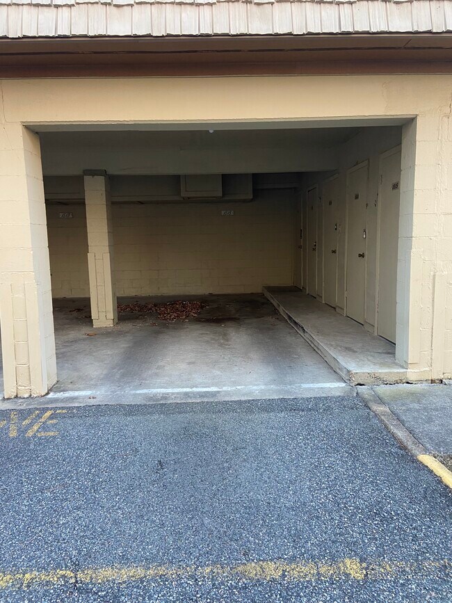 Building Photo - Condo - furnished private bedroom with shared bathroom