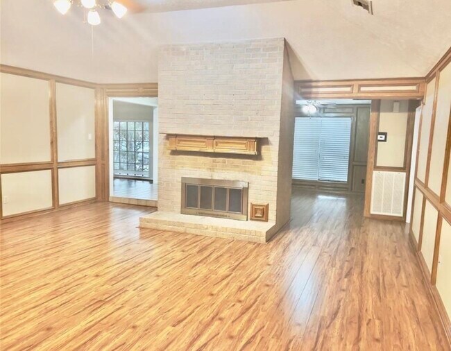 Building Photo - 22527 Wildwood Grove Dr