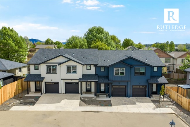 Building Photo - STUNNING 3 Bed / 2.5 Bath Brand New Townhome!!