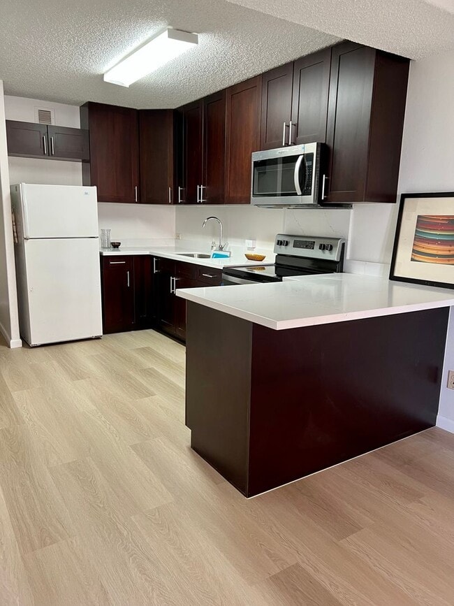Building Photo - Ala Wai Terrace