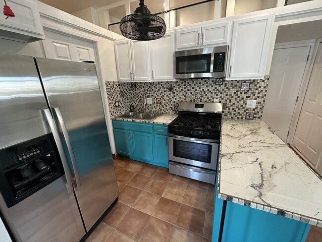 Building Photo - 3822 Polaris Dr