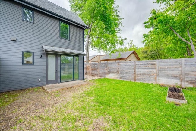 Building Photo - 1206 Justin Ln