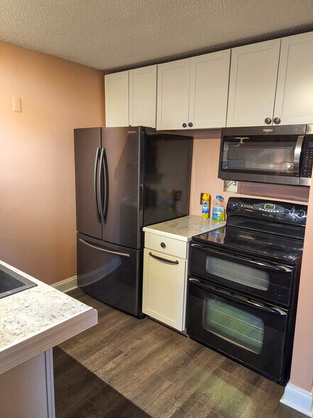 Building Photo - 1336 Hunters Rd