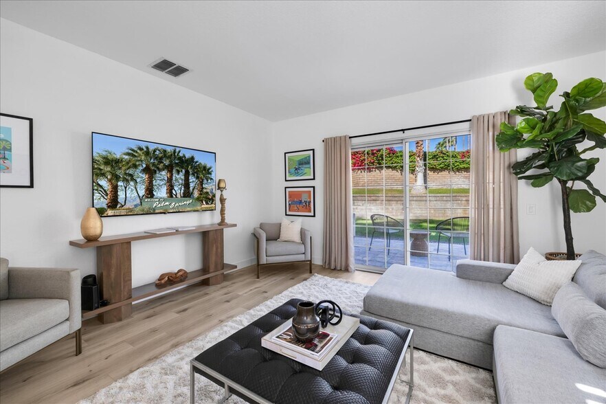 Building Photo - 2701 E Mesquite Ave