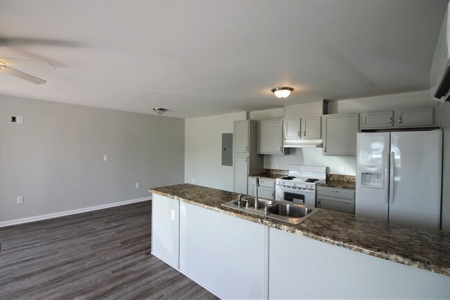 Building Photo - Willow Oak