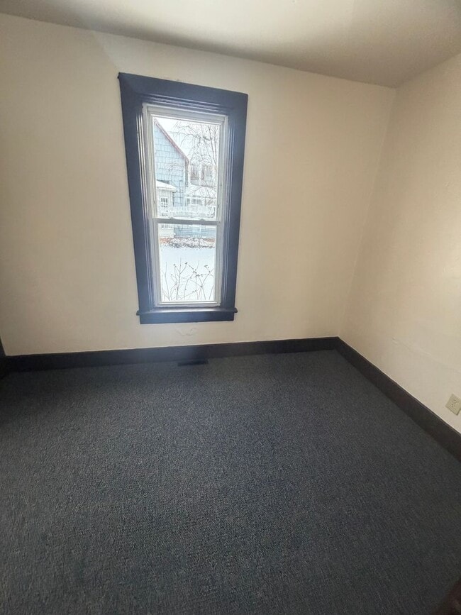 Building Photo - Ranch 3 Bedroom House