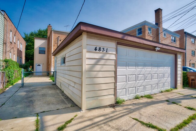 Building Photo - 4831 Kirk St