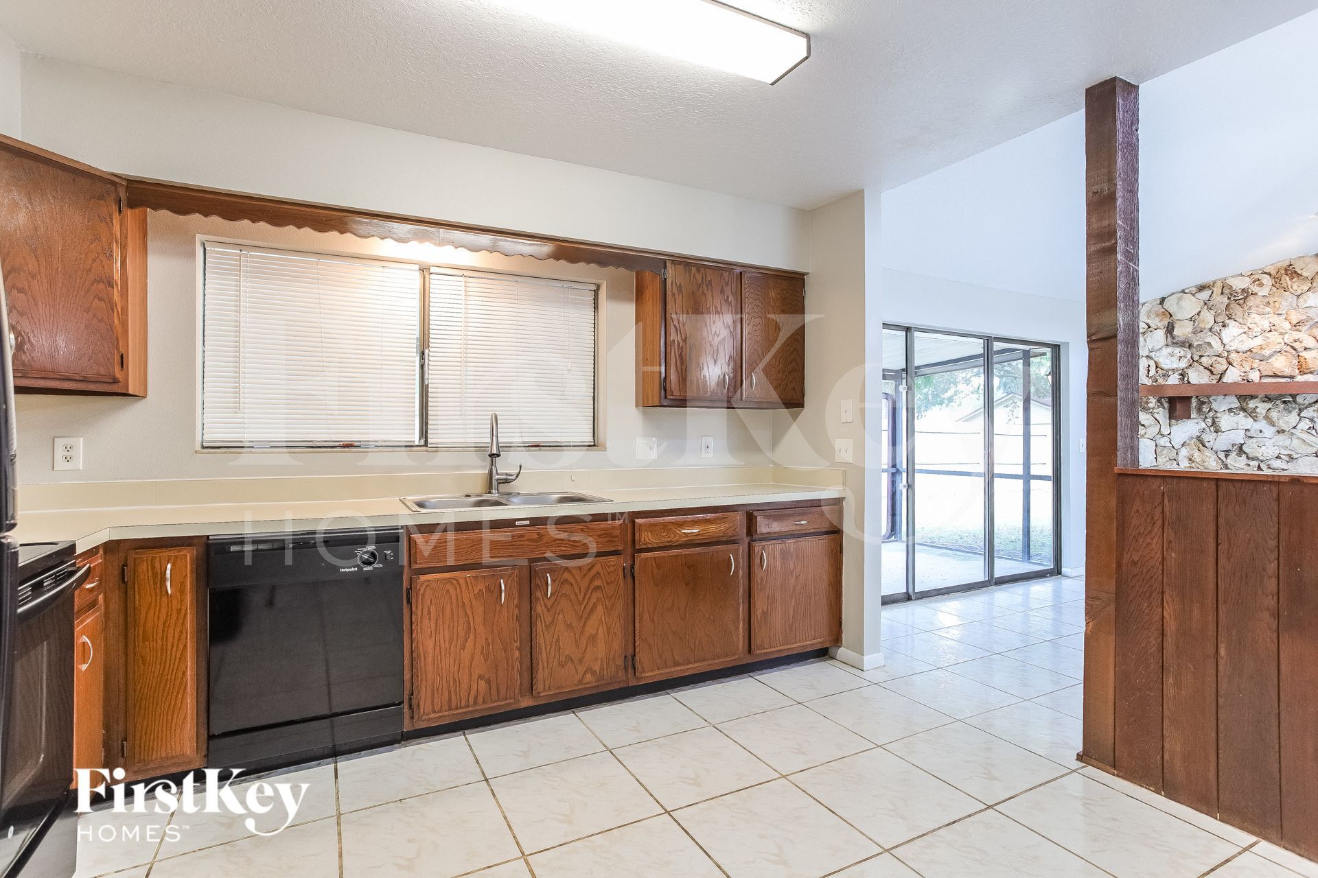 Building Photo - 709 Heather Ln