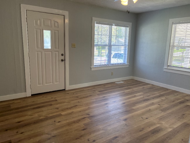 Building Photo - 2409 Perkins Dr