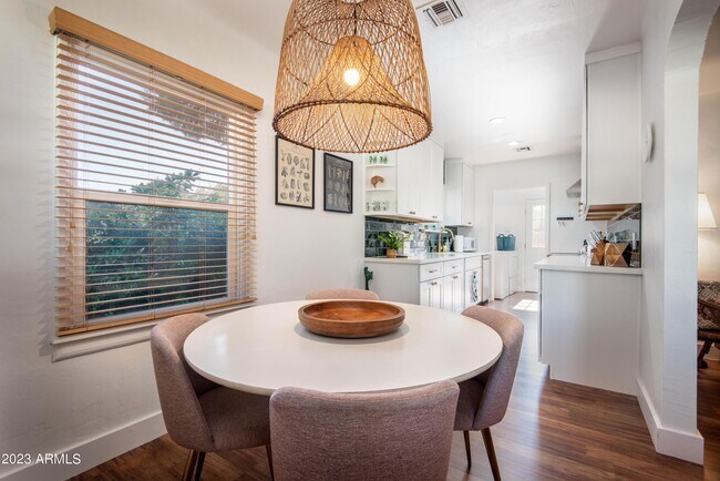 Building Photo - 1301 W Glenrosa Ave