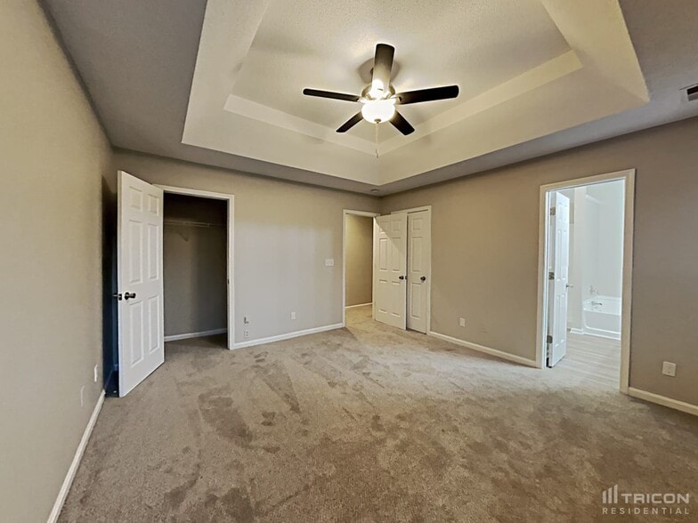 Building Photo - 5203 Grass Ridge Dr