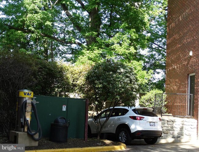 Building Photo - 3310 Wyndham Cir