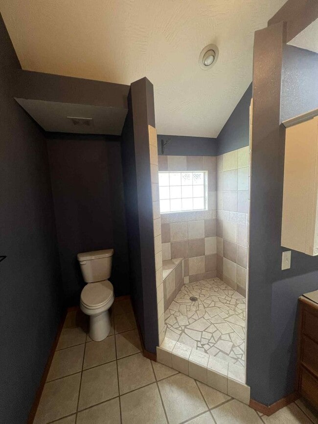 Building Photo - CARTHAGE: BEAUTIFUL 2,864 SQFT 5 BEDROOM /...