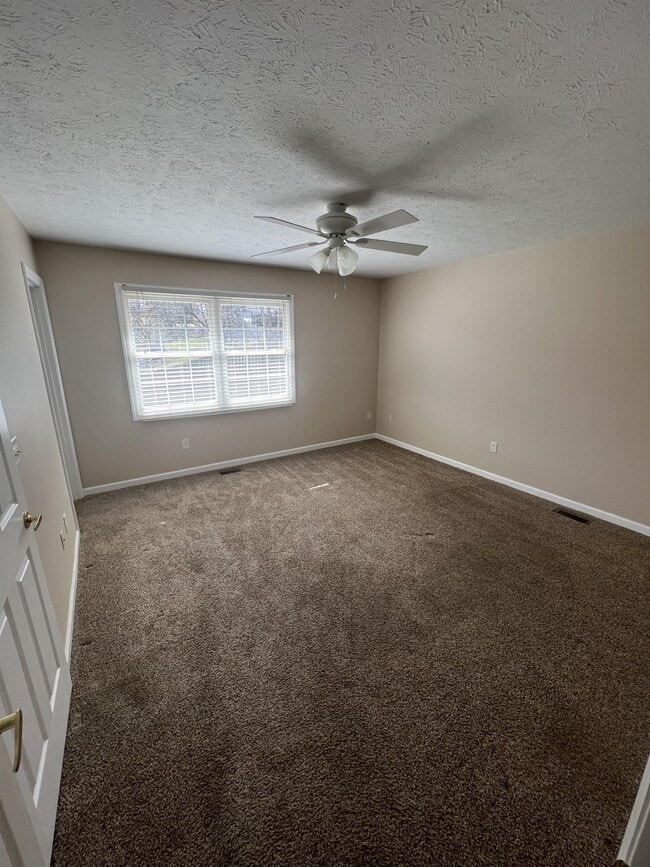 Building Photo - 152 Meadow Ridge Dr