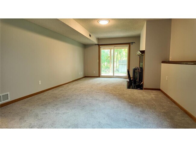 Building Photo - 15229 Buchanan Ct