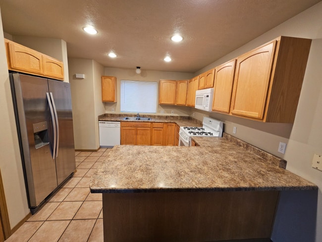 Building Photo - 995 N Boulder Ct