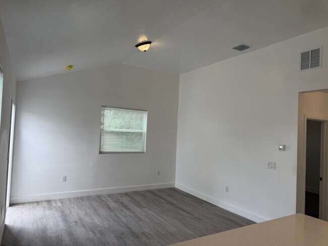 Building Photo - Arlington