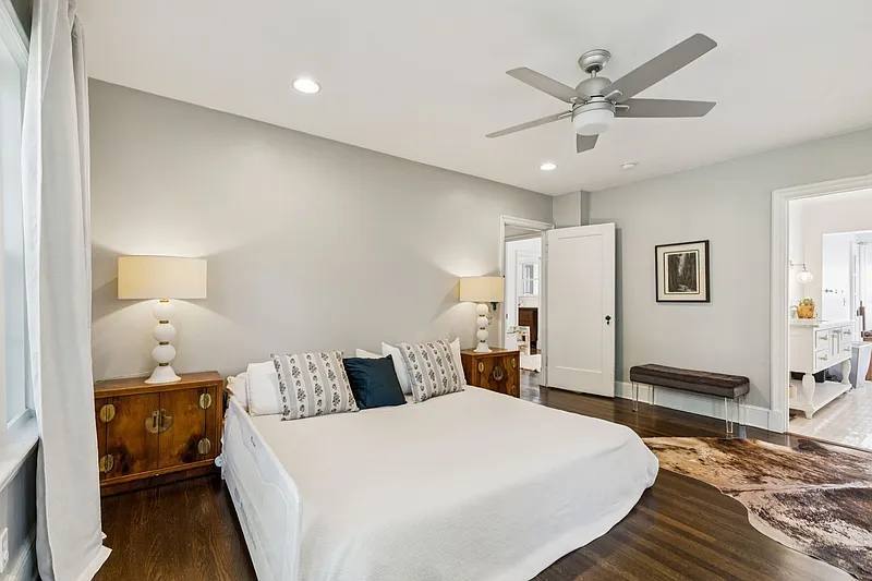 Building Photo - 2020 Lakeland Dr