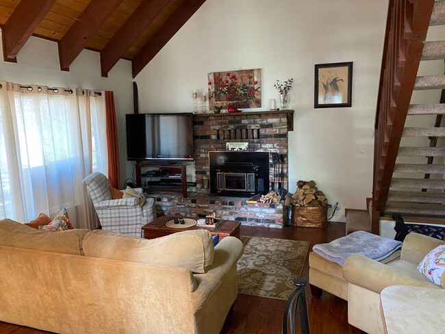 Building Photo - Seasonal Furnished or Long Term rental