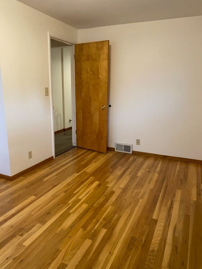 Building Photo - 2 Bedroom Home In Shadle With Fenced Back ...